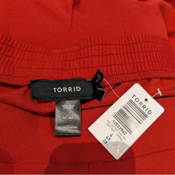 NWT Torrid Red Tie-Waist Tapered Pants - Picture 5 of 5